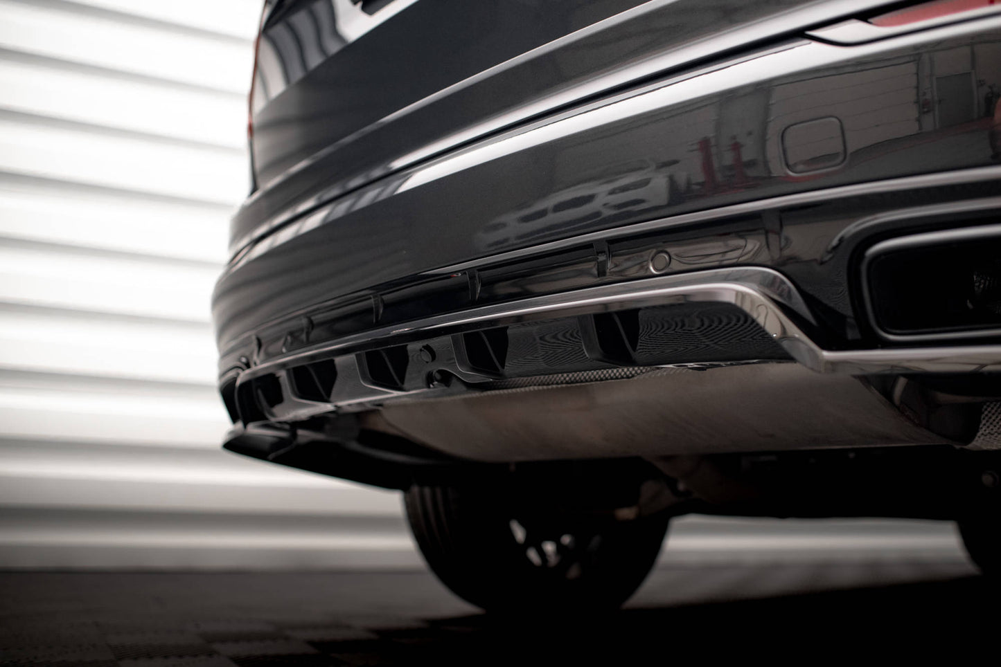Mittlerer Cup Diffusor DTM Look Heck Ansatz für Volvo XC90 R-Design Mk2 Facelift schwarz Hochglanz