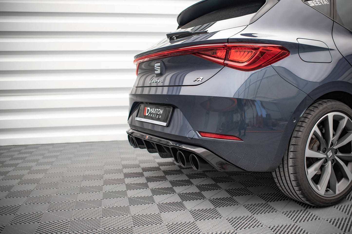 Diffusor Heck Ansatz + Endrohre für Seat Leon FR Hatchback Mk4