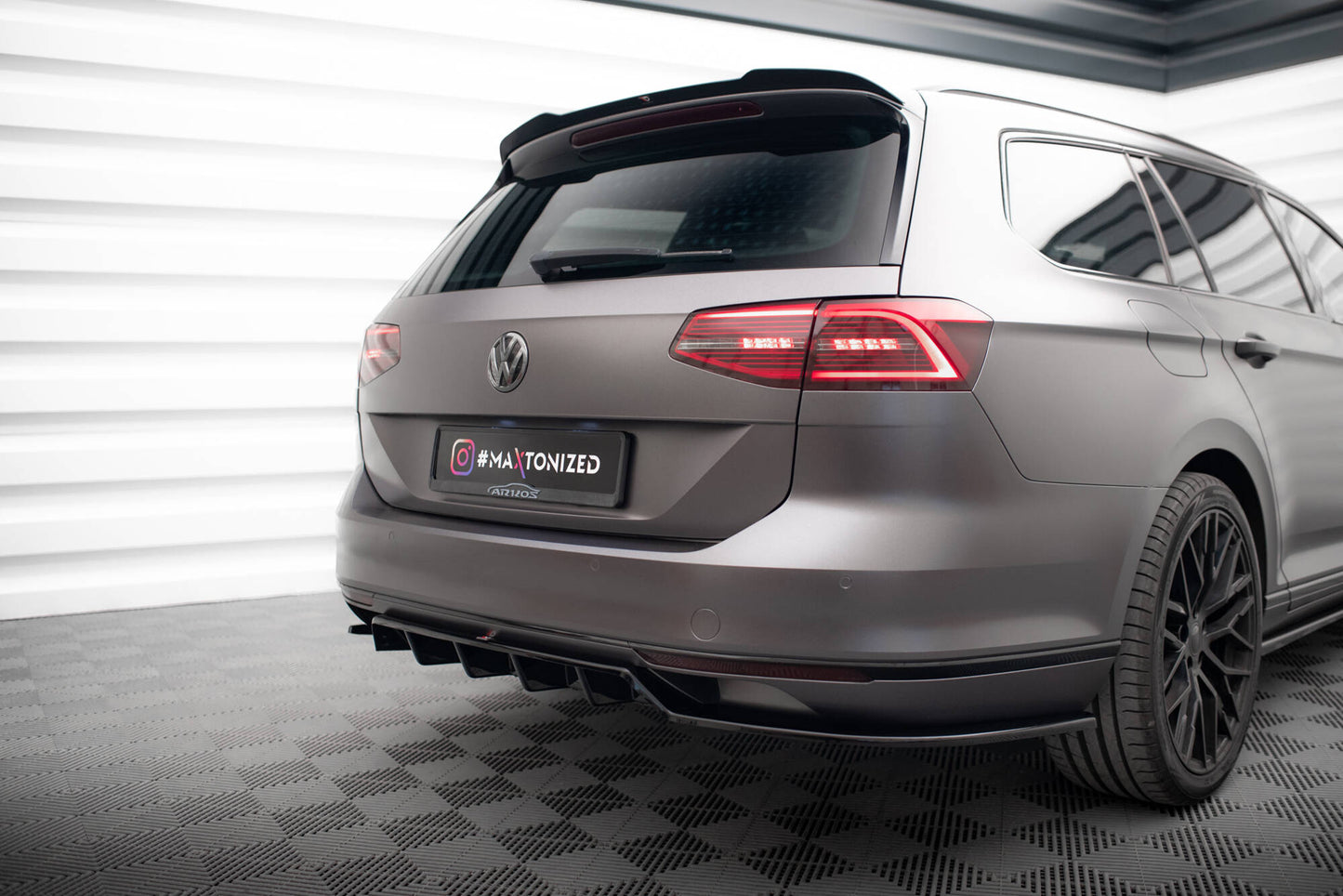 Mittlerer Cup Diffusor DTM Look Heck Ansatz für VW Passat R-Line B8 schwarz Hochglanz