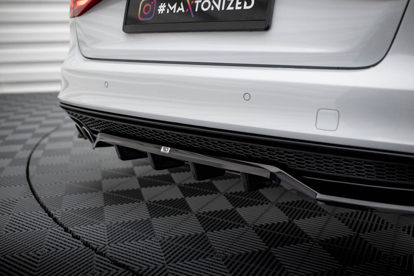 Mittlerer Cup Diffusor DTM Look Heck Ansatz für Audi A4 Competition B8 Facelift schwarz Hochglanz
