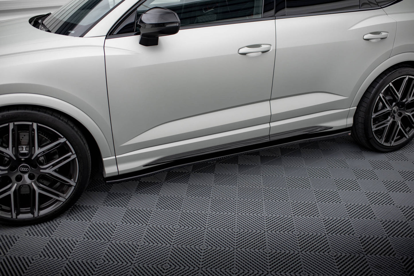 Seitenschweller Ansatz V.2 für Audi Q3 S-Line / RSQ3 F3 schwarz Hochglanz