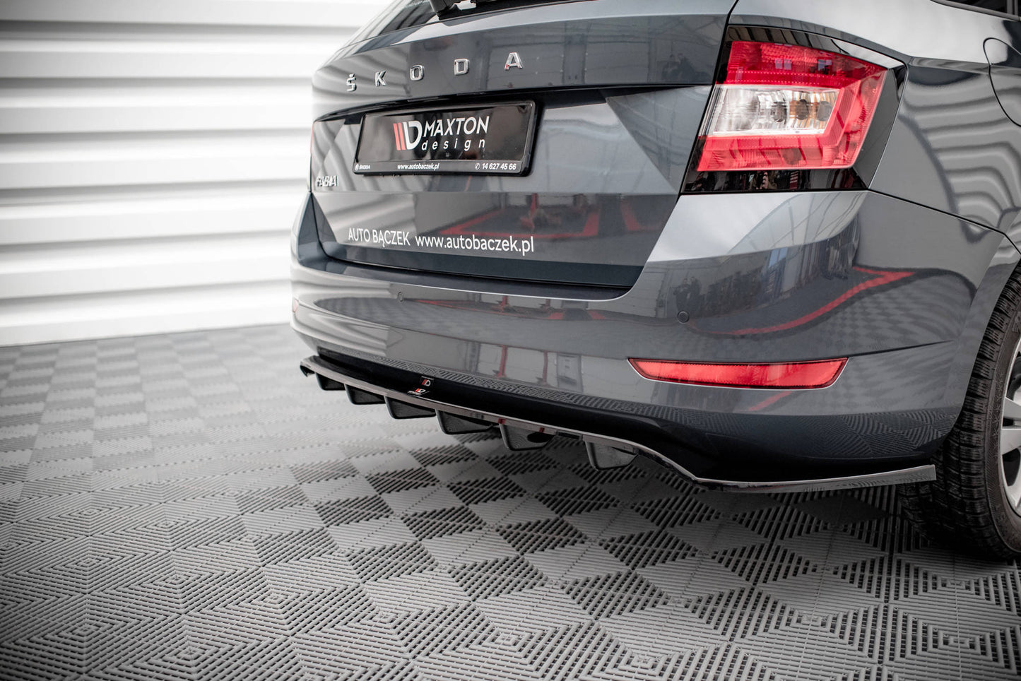 Mittlerer Diffusor Heck Ansatz DTM Look für Skoda Fabia Combi Mk3 Facelift schwarz matt