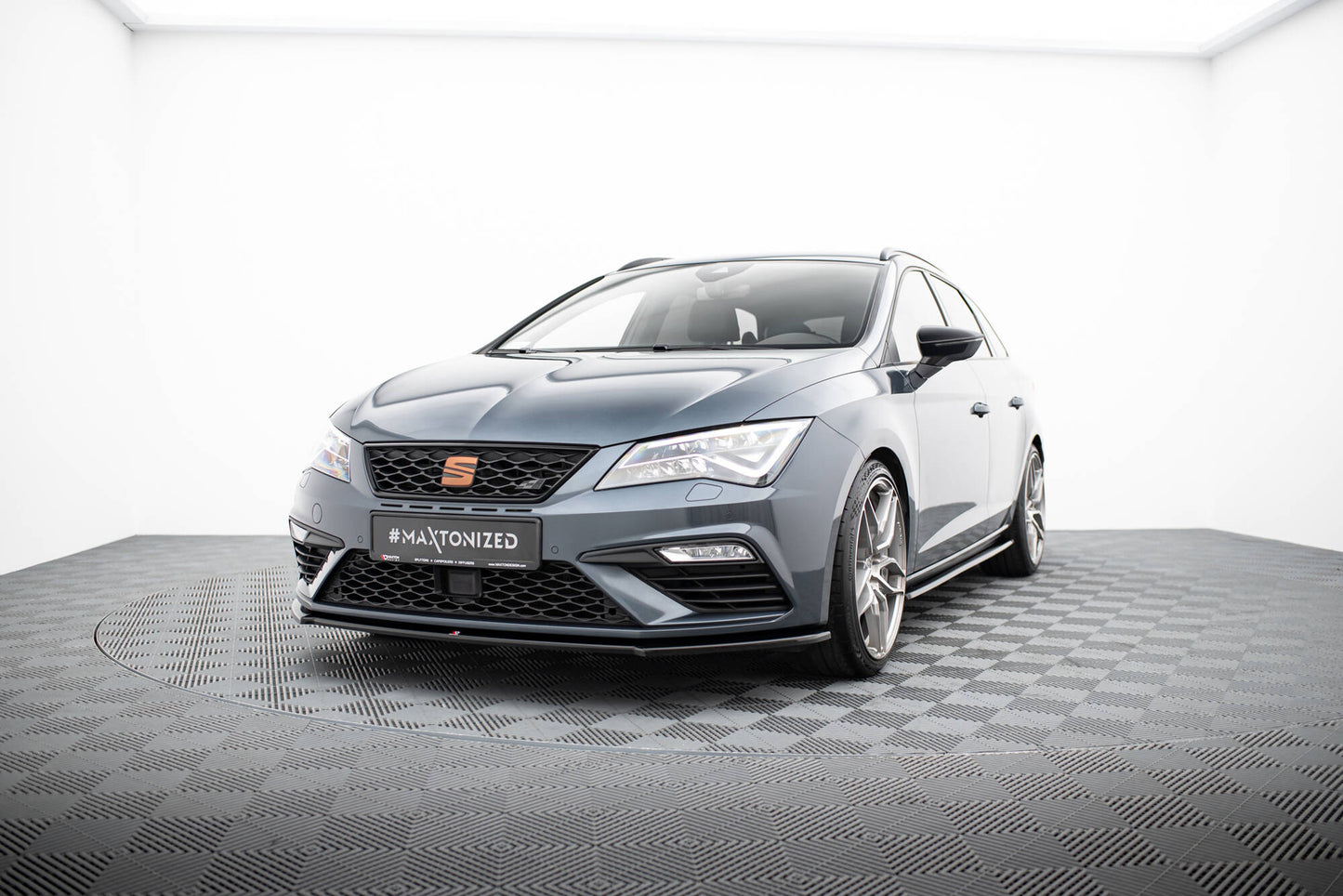 Front Ansatz V.4 für Seat Leon Cupra / FR Mk3 FL schwarz Hochglanz