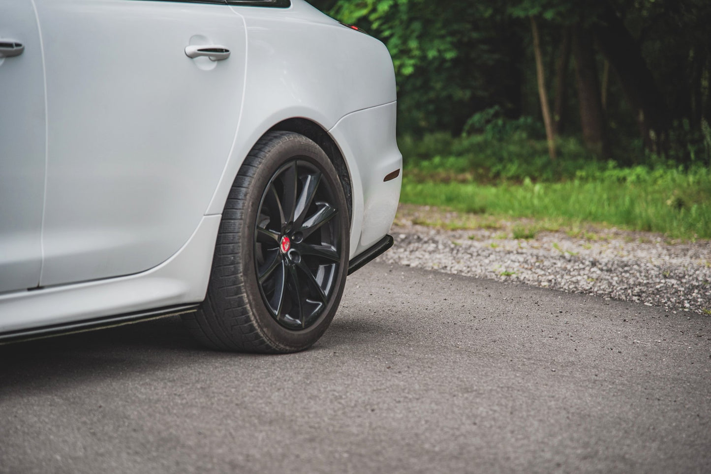 Heck Ansatz Flaps Diffusor für Jaguar XJ R-Sport X351 Facelift schwarz Hochglanz