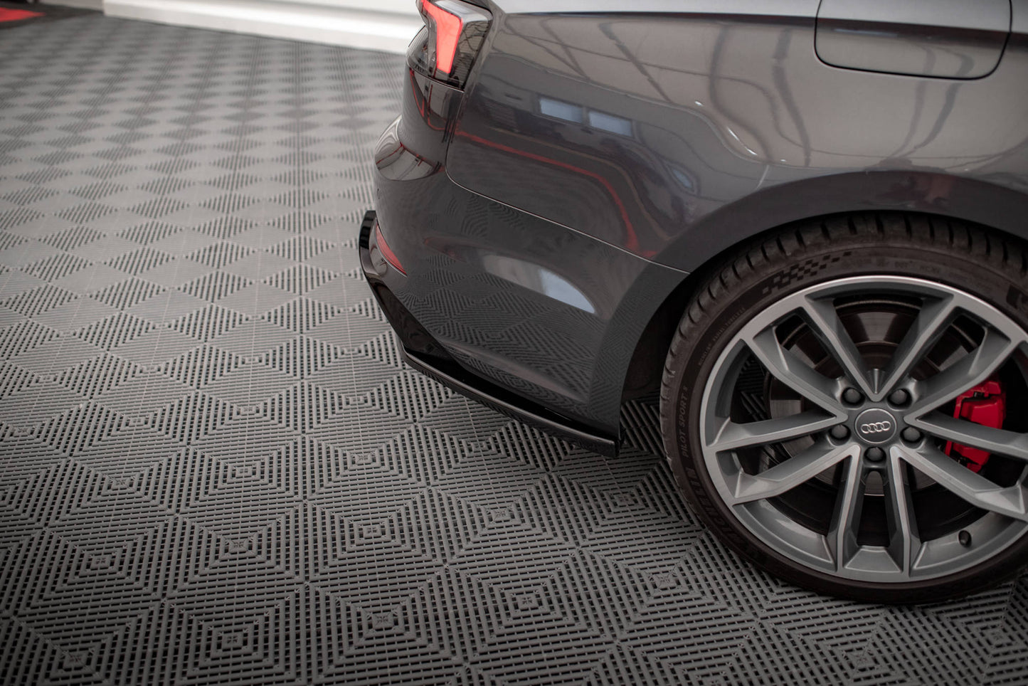 Heck Ansatz Flaps Diffusor für Audi S5 Coupe / Sportback F5 schwarz Hochglanz