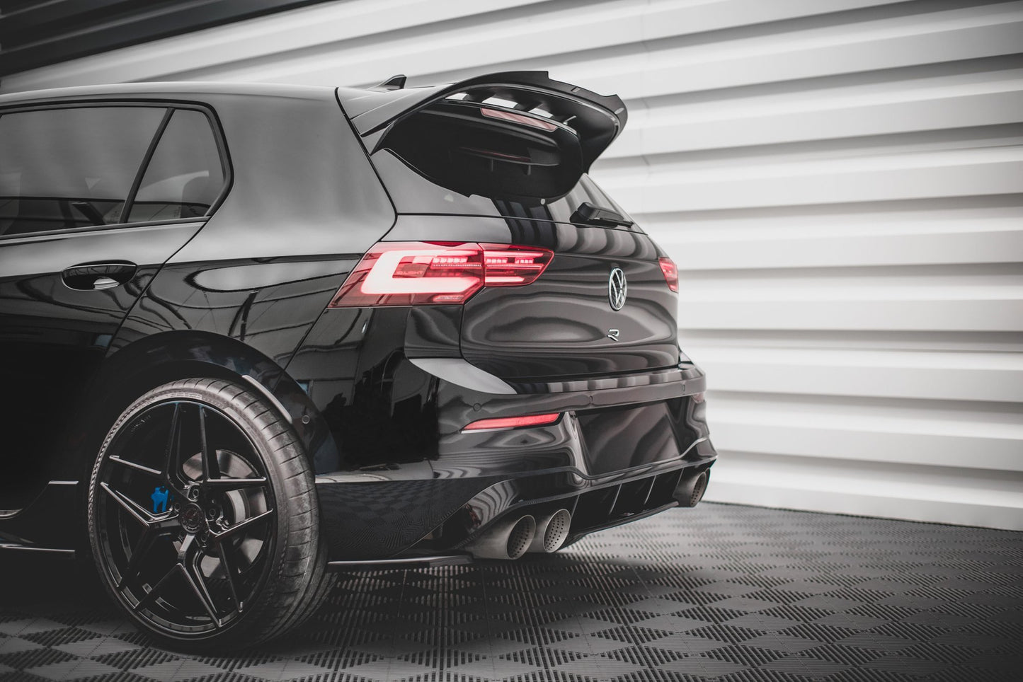 Heckansatz VW Golf R Mk8 schwarz Hochglanz