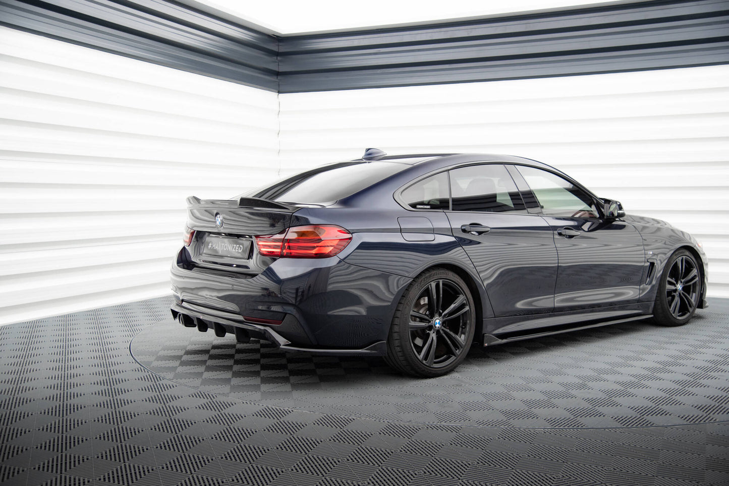 Mittlerer Cup Diffusor DTM Look Heck Ansatz für BMW 4er Coupe / Gran Coupe / Cabrio M-Paket F32 / F36 / F33 schwarz Hochglanz