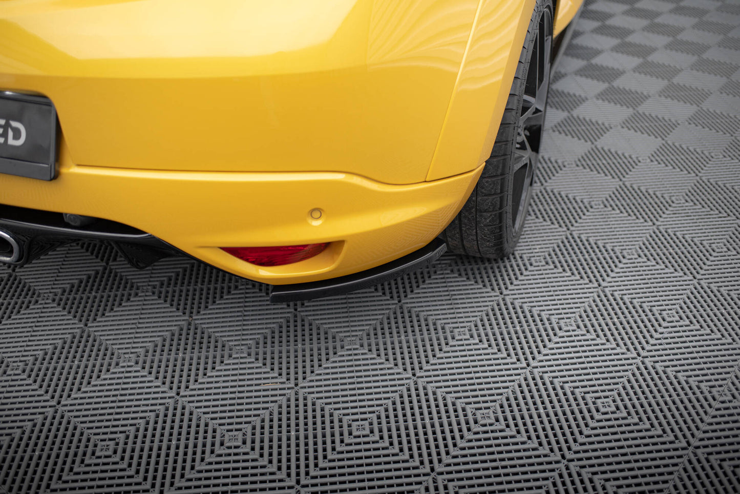 Heck Ansatz Flaps Diffusor für RENAULT MEGANE 3 RS schwarz Hochglanz