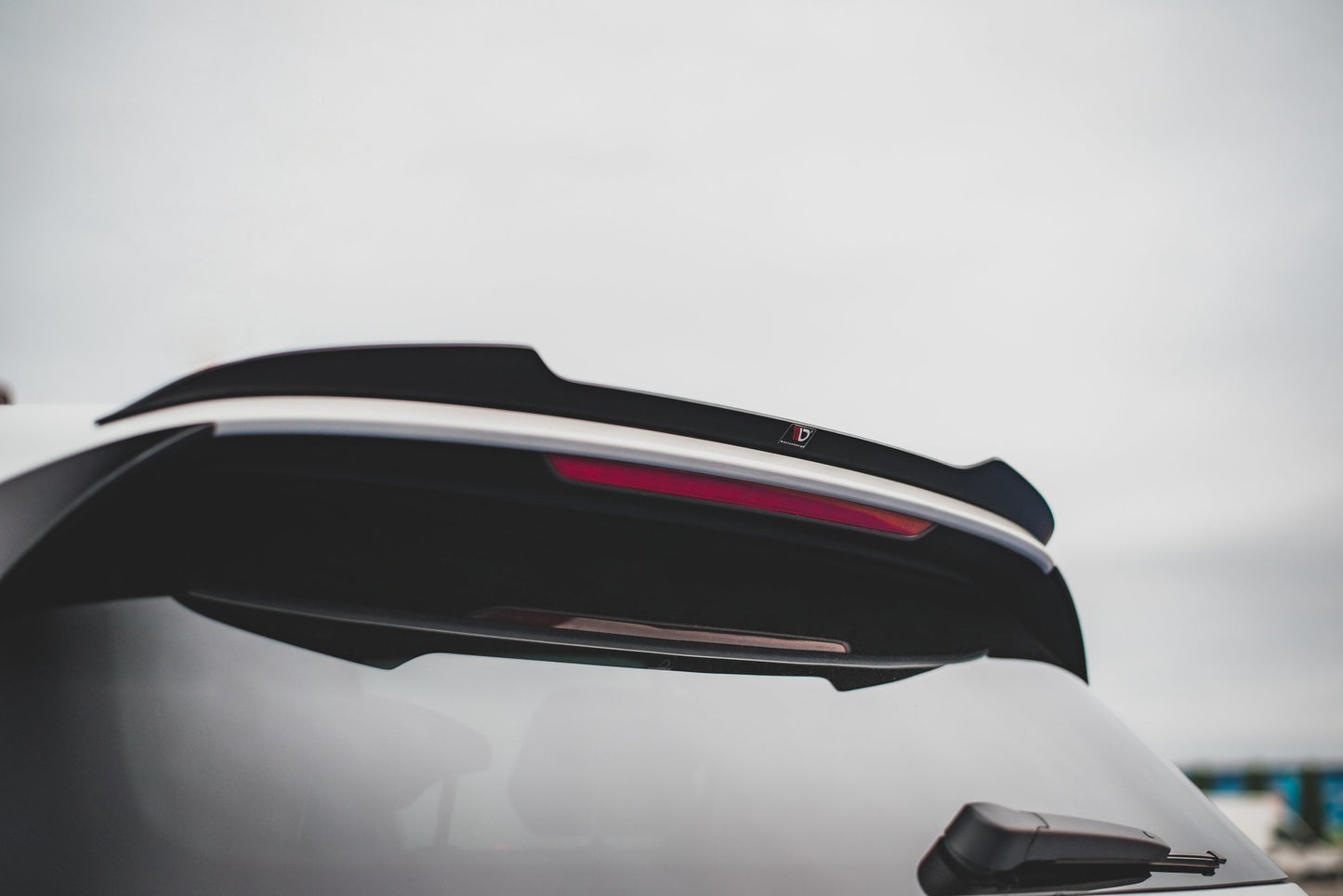 Spoiler CAP V.1 für VW Golf GTI / GTE / GTD / R-Line / R Mk8 schwarz Hochglanz