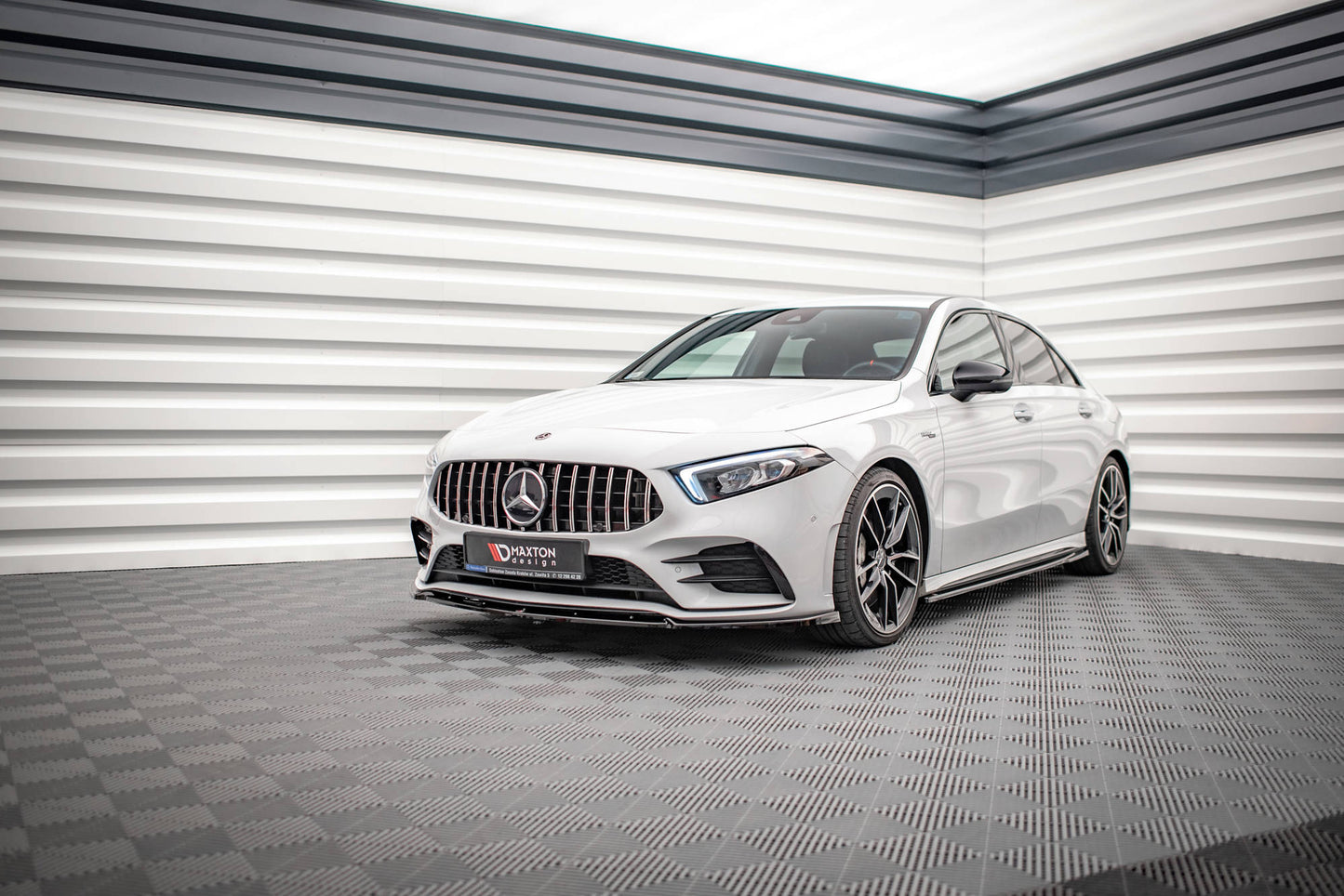 Front Ansatz V.4 für Mercedes A35 AMG / AMG-Line W177 schwarz Hochglanz