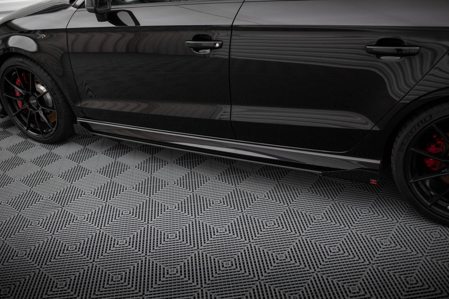 Street Pro Seitenschweller Ansatz für V.1 für + Flaps Audi RS3 Limousine 8V Facelift schwarz Hochglanz