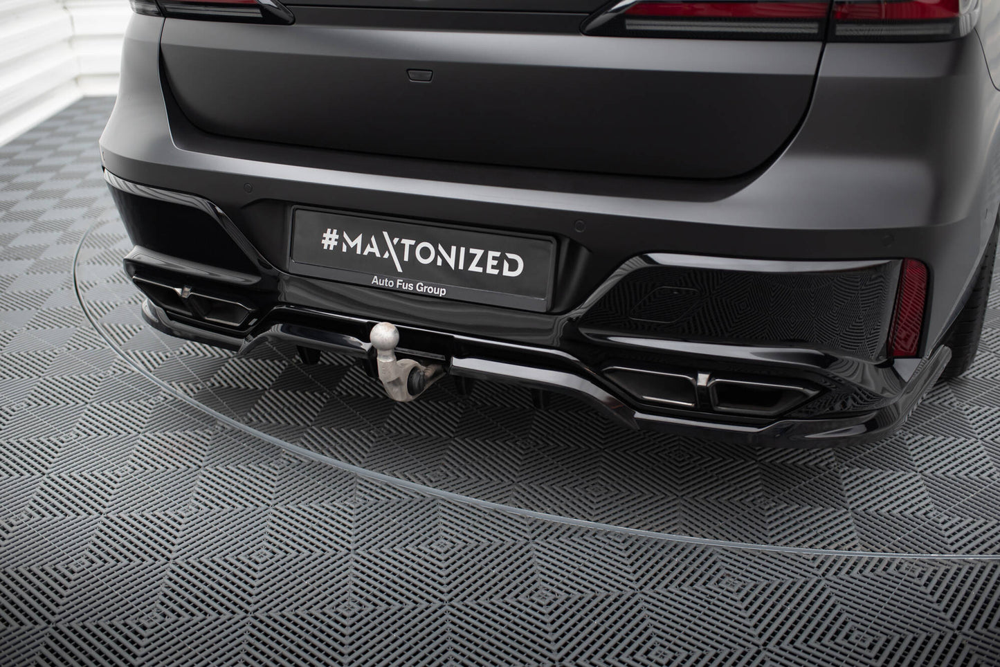 Mittlerer Cup Diffusor DTM Look Heck Ansatz für BMW M760e G70 schwarz Hochglanz