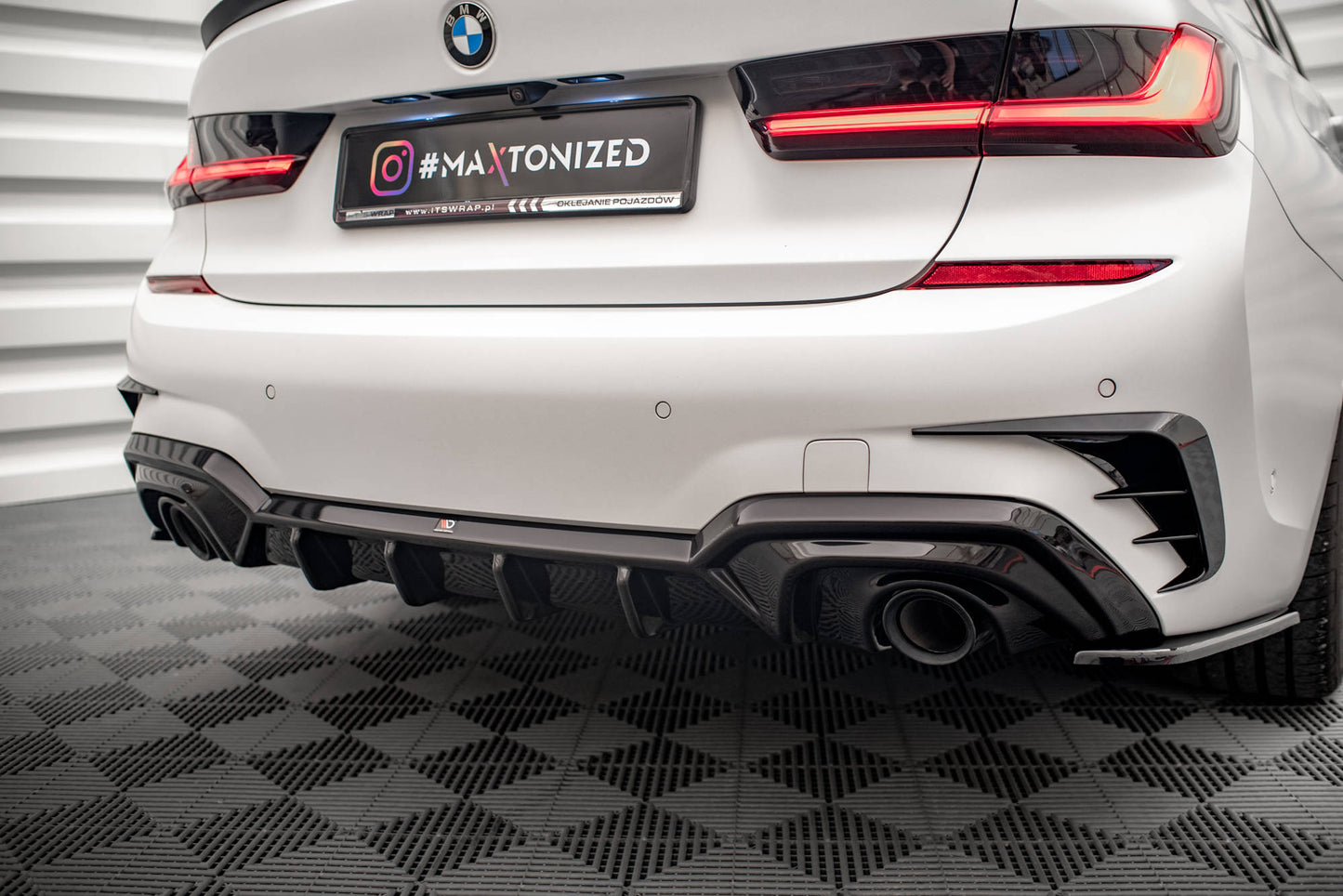 Diffusor Heck Ansatz für BMW 3er M-Paket G20 / G21 (Passend für Fahrzeuge mit Anhängerkupplung) schwarz Hochglanz
