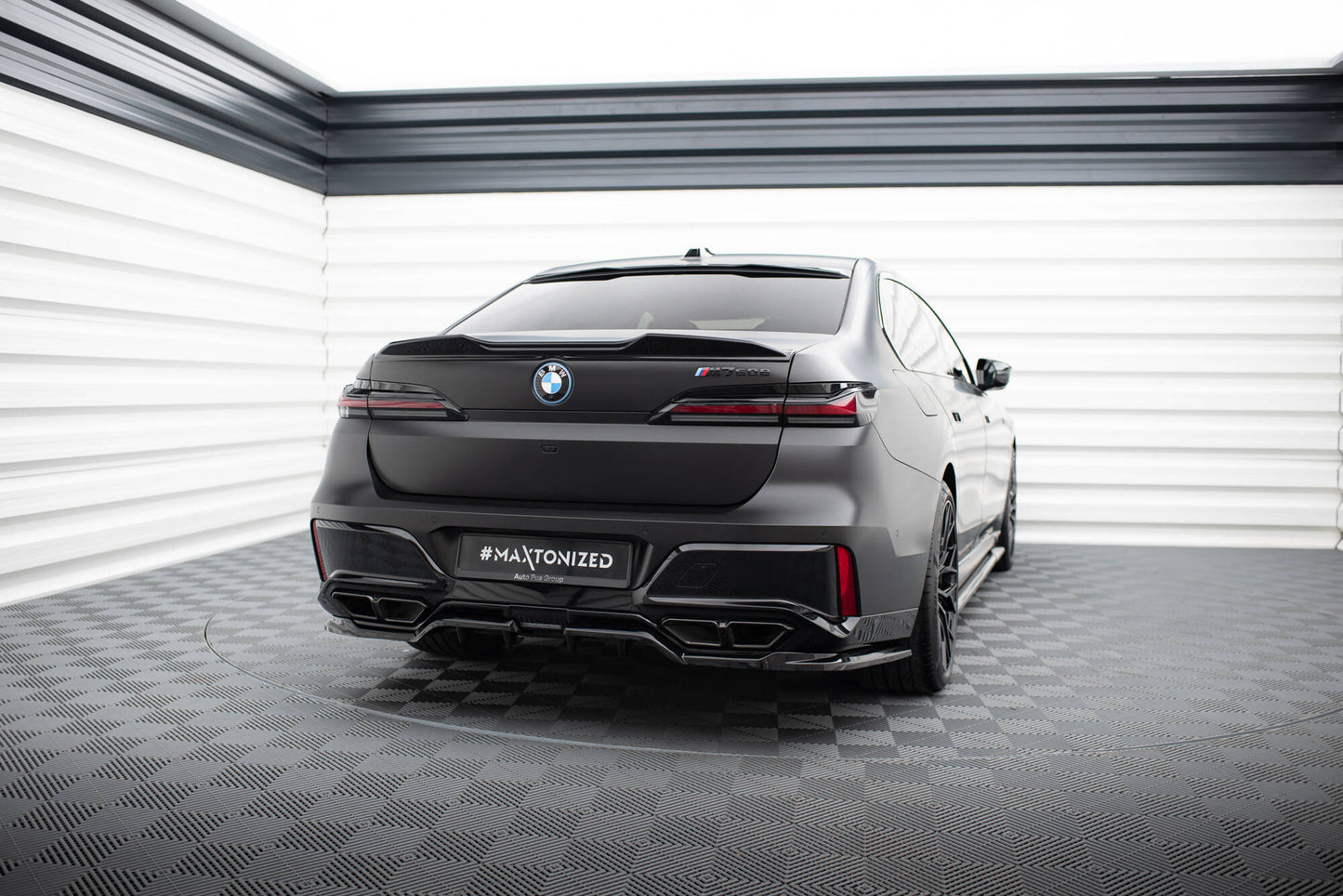 Mittlerer Cup Diffusor DTM Look Heck Ansatz für BMW M760e G70 schwarz Hochglanz