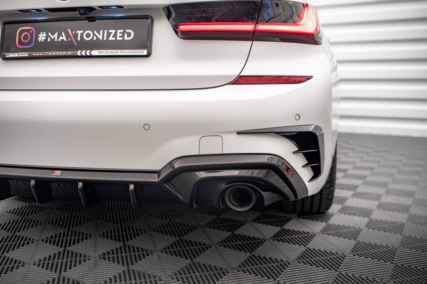 Diffusor Heck Ansatz für BMW 3er M-Paket G20 / G21 (Passend für Fahrzeuge mit Anhängerkupplung) schwarz Hochglanz