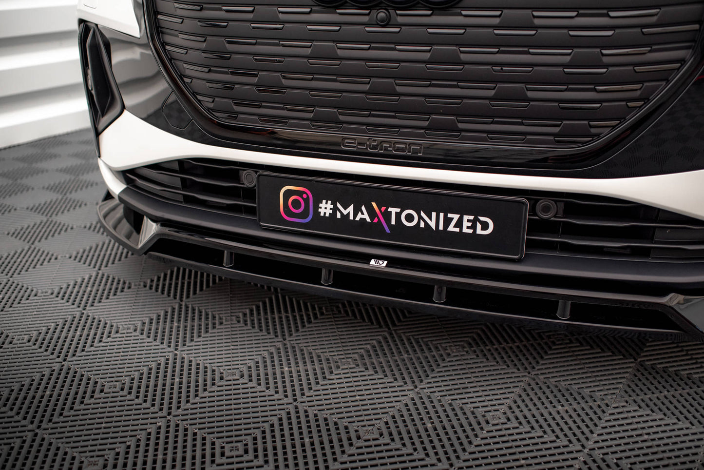 Front Ansatz V.2 für Audi Q4 e-tron Sportback S-line Mk1 schwarz Hochglanz