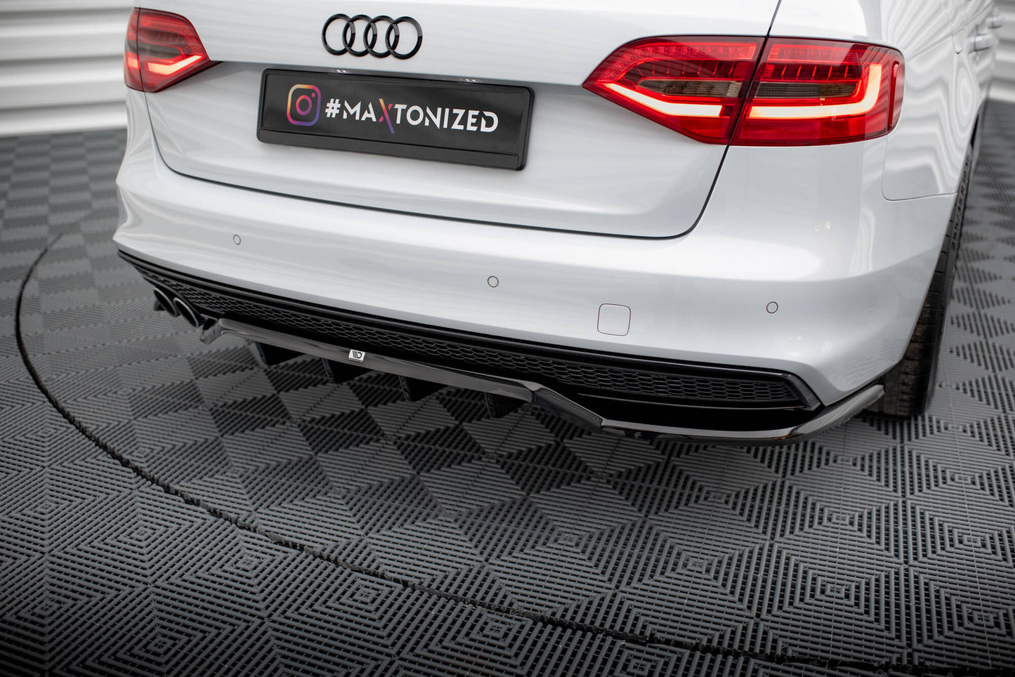 Mittlerer Cup Diffusor DTM Look Heck Ansatz für Audi A4 Competition B8 Facelift schwarz Hochglanz