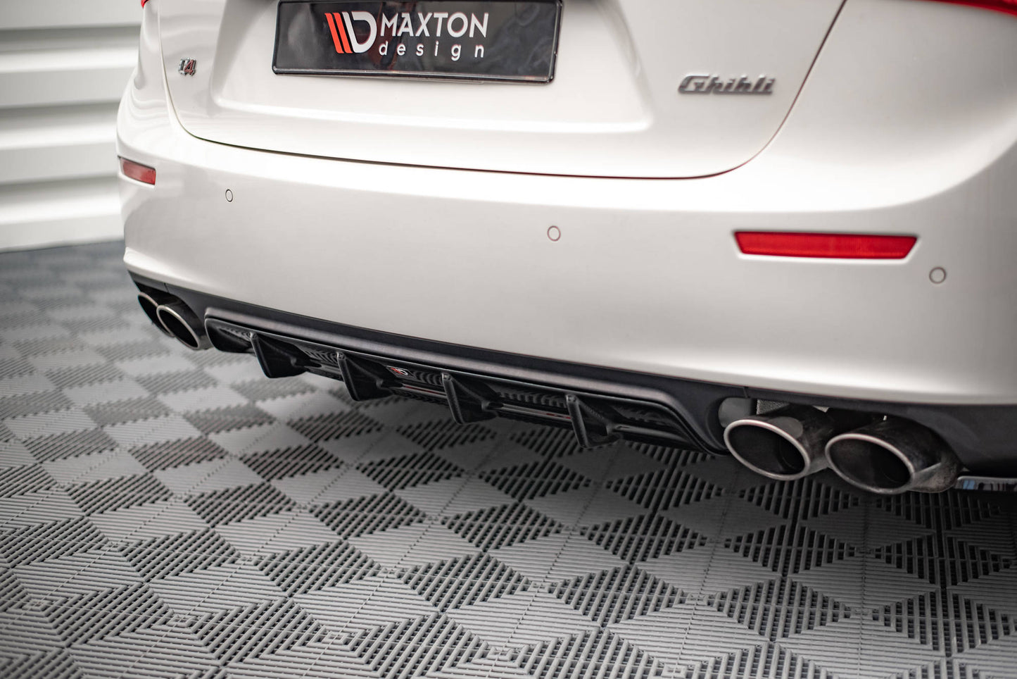 Diffusor Heck Ansatz für Maserati Ghibli Mk3 schwarz Hochglanz