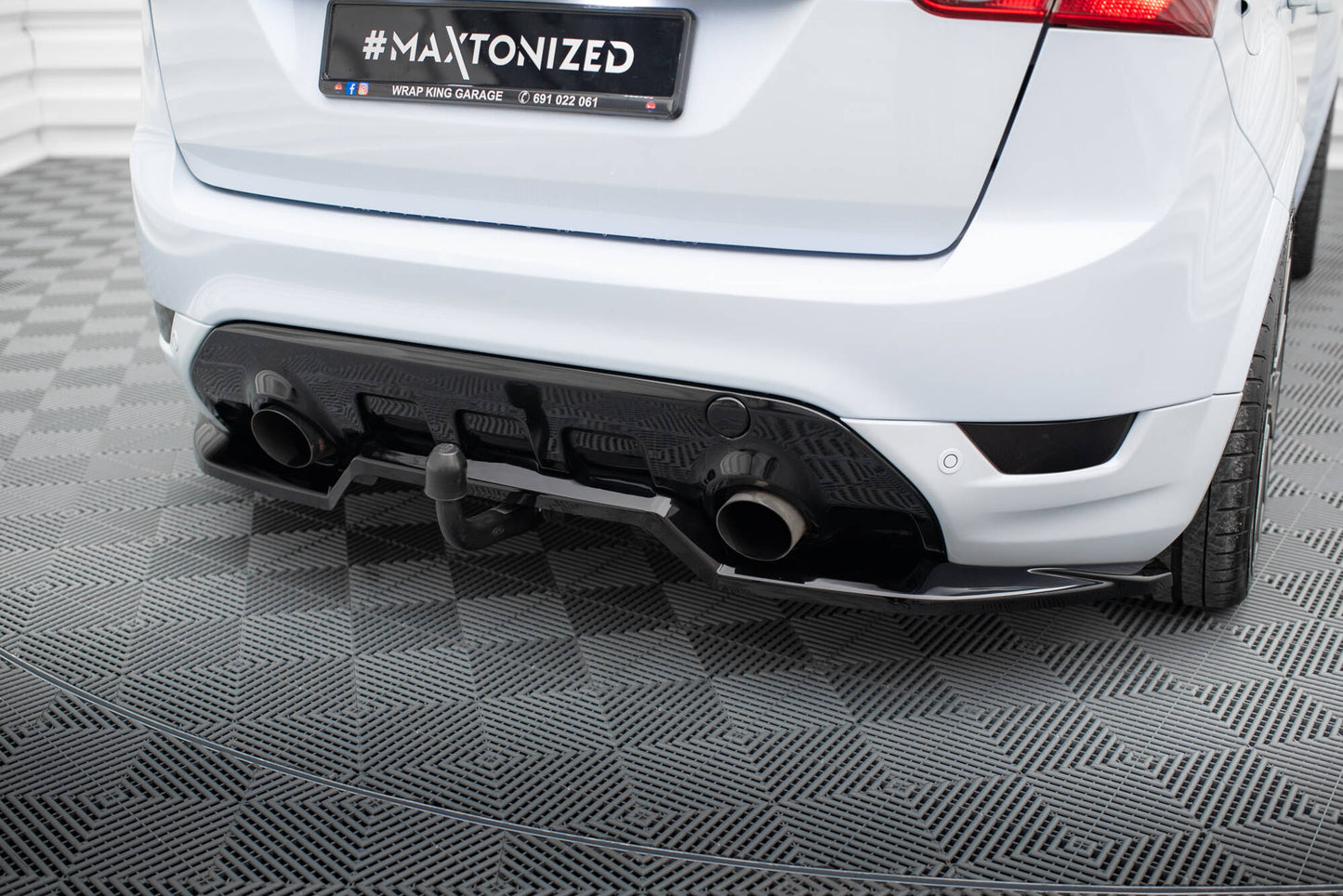 Mittlerer Cup Diffusor DTM Look Heck Ansatz für Ford Kuga ST Mk1 schwarz Hochglanz