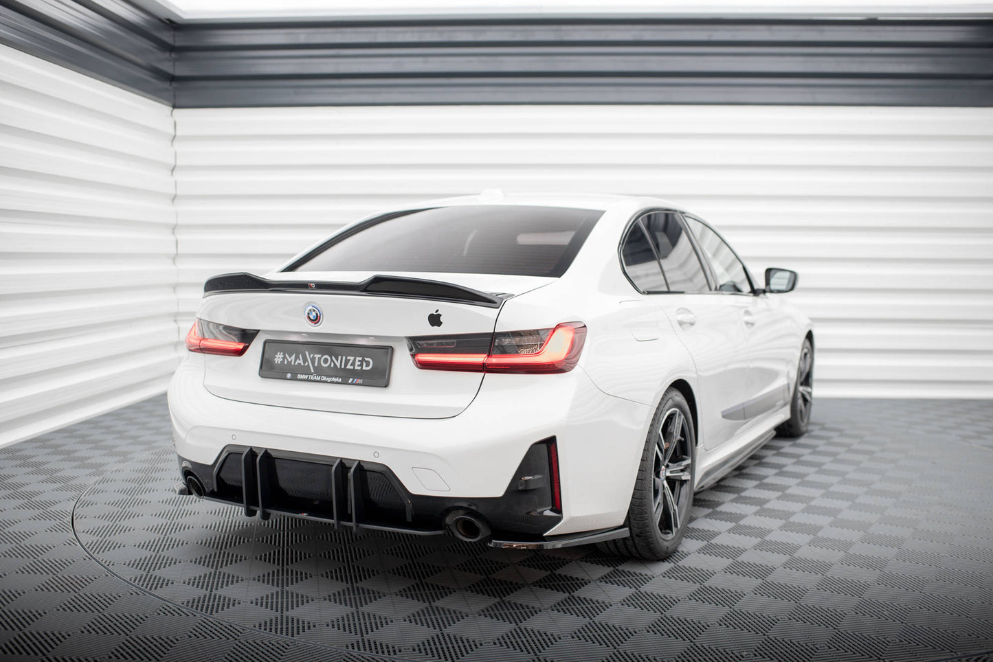 Heck Ansatz Flaps Diffusor für BMW M-Paket G20 / G21 Facelift schwarz Hochglanz