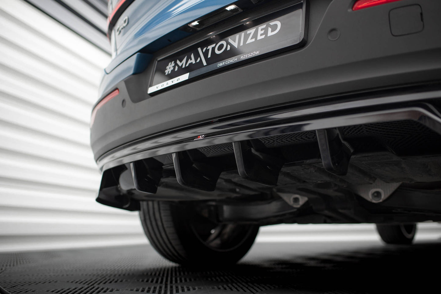 Mittlerer Cup Diffusor DTM Look Heck Ansatz für Volvo C40 Mk1 schwarz Hochglanz