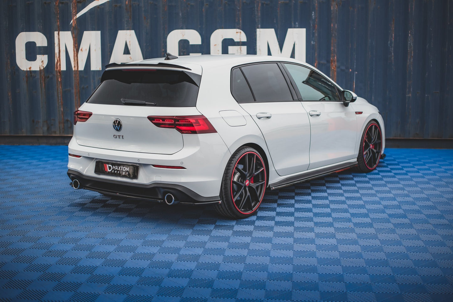 Spoiler CAP V.1 für VW Golf GTI / GTE / GTD / R-Line / R Mk8 schwarz Hochglanz
