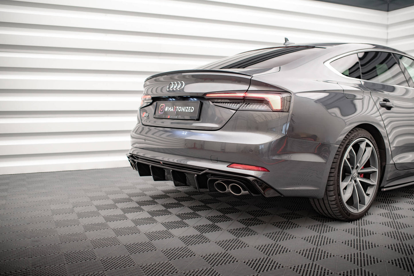 Diffusor Heck Ansatz für Audi S5 F5 Coupe / Sportback schwarz Hochglanz
