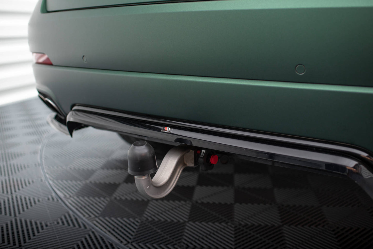 Mittlerer Cup Diffusor DTM Look Heck Ansatz für Maserati Levante Mk1 schwarz Hochglanz