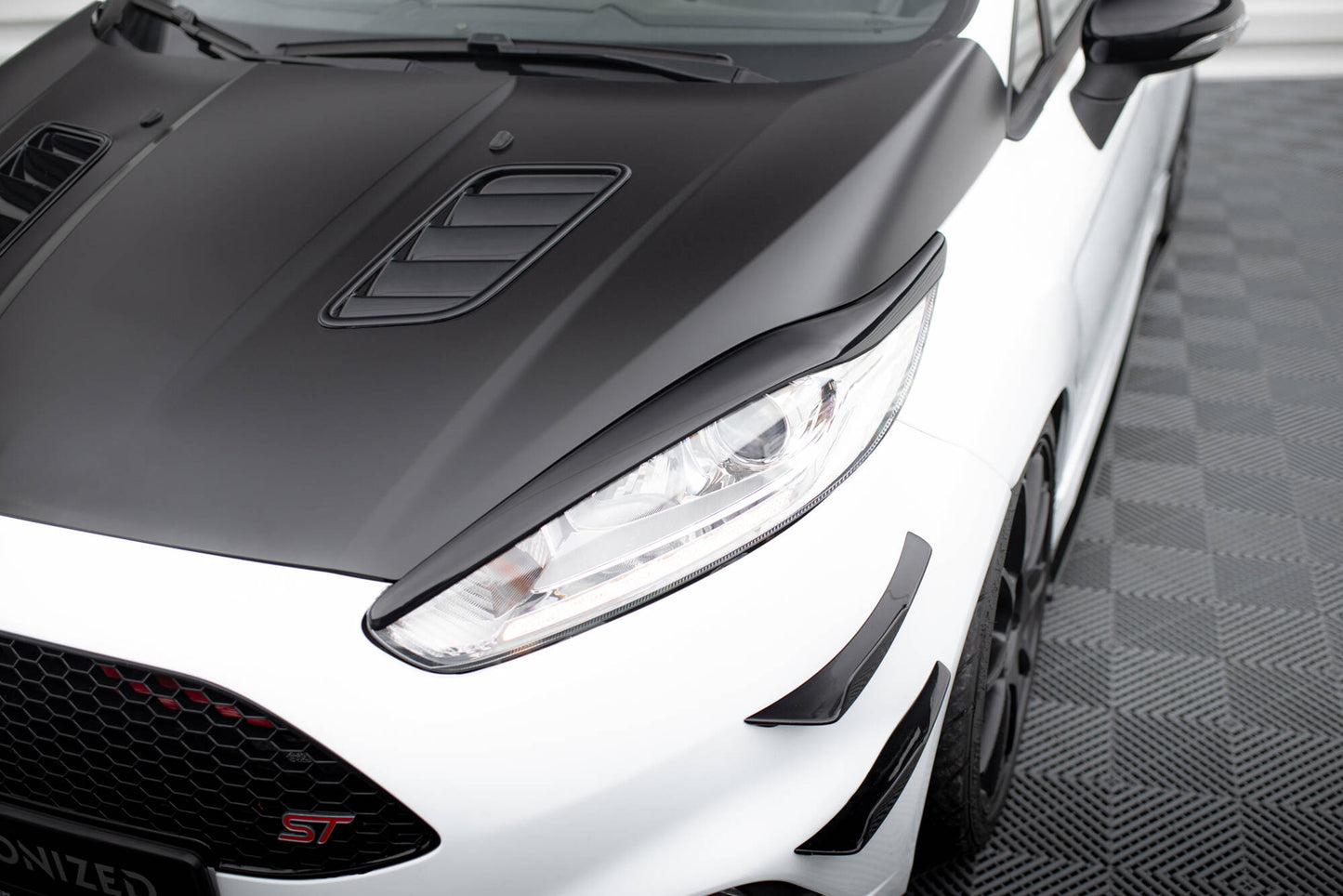 Scheinwerfer Blenden Böser Blick V.1 für Ford Fiesta ST / ST-Line / Standard Mk7 FL schwarz Hochglanz