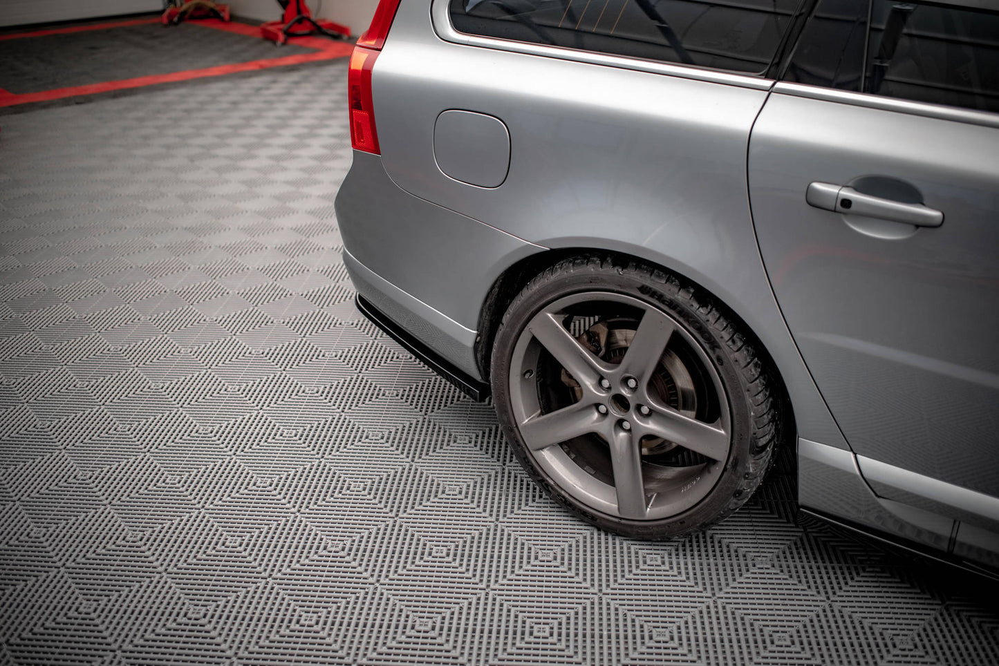 Heck Ansatz Flaps Diffusor für Volvo V70 Mk3 Carbon Look