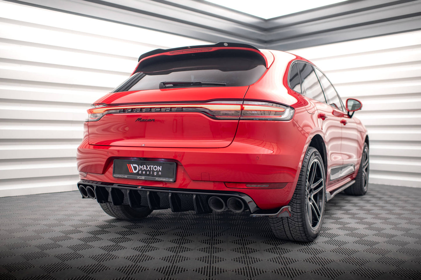 Diffusor Heck Ansatz für Porsche Macan Mk1 schwarz Hochglanz