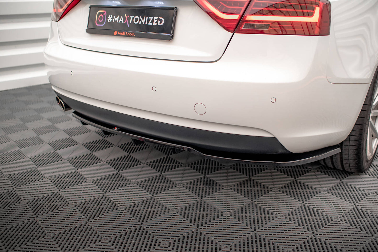 Mittlerer Cup Diffusor DTM Look Heck Ansatz für Audi A5 Coupe 8T Facelift schwarz Hochglanz