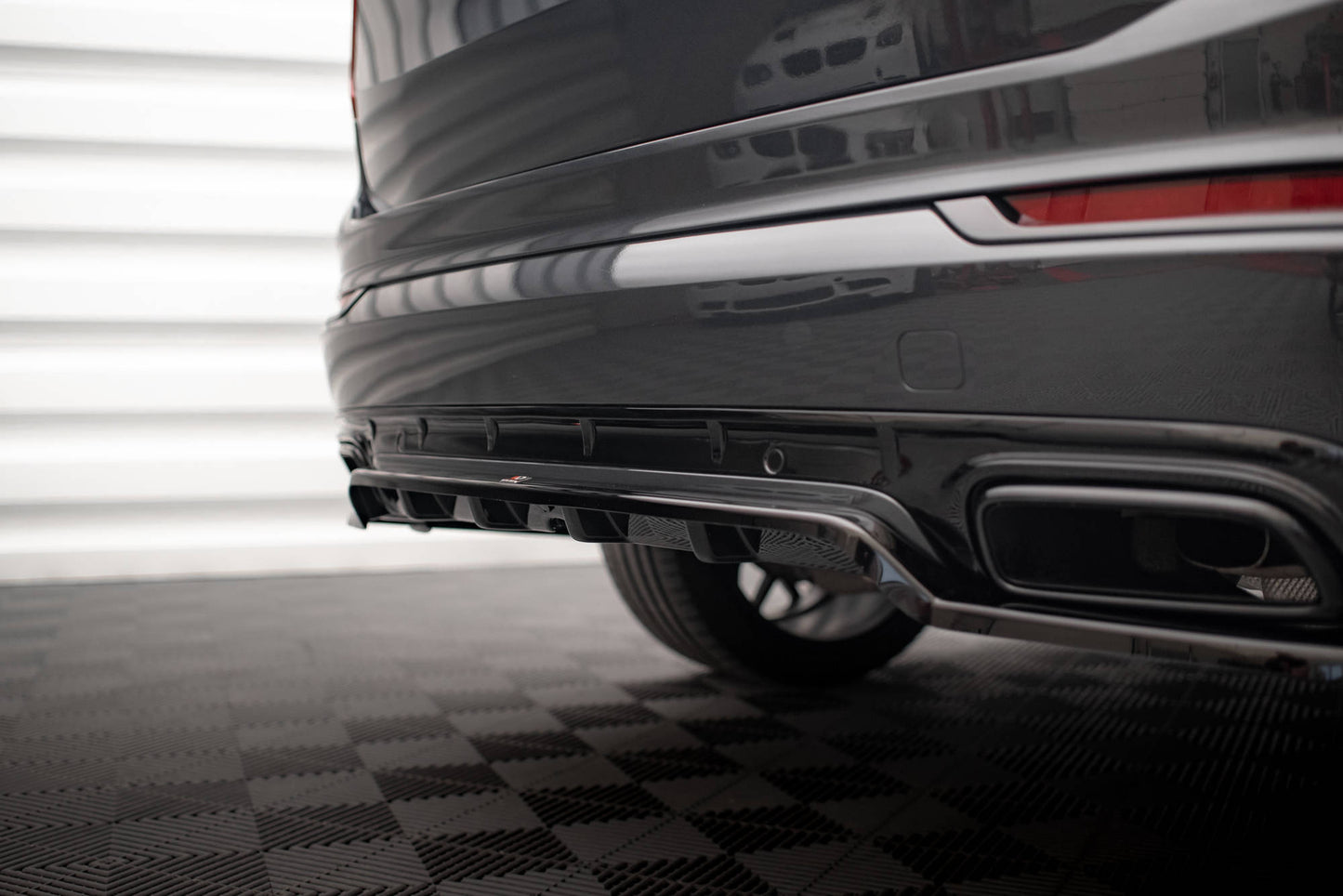 Mittlerer Cup Diffusor DTM Look Heck Ansatz für Volvo XC90 R-Design Mk2 Facelift schwarz Hochglanz
