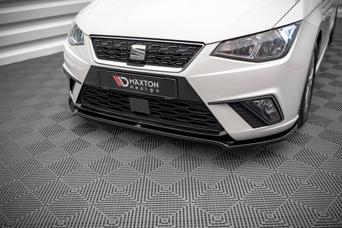 Front Ansatz V.3 für Seat Ibiza FR/ Standard Mk5 schwarz Hochglanz