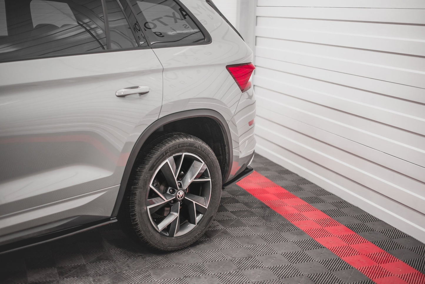 Heck Ansatz Flaps Diffusor für Skoda Kodiaq Sportline Mk1 / Mk1 Facelift schwarz Hochglanz