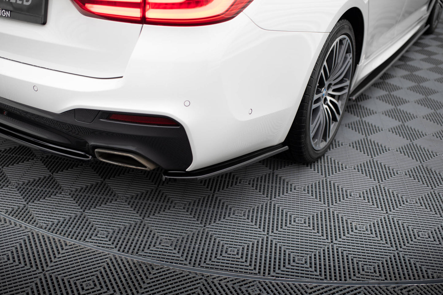 Heck Ansatz Flaps Diffusor für BMW 5er G30/ G31 M-Paket schwarz Hochglanz