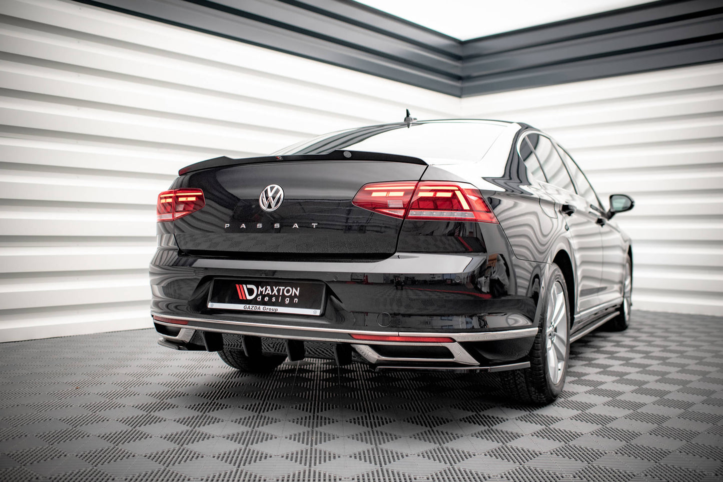 Diffusor Heck Ansatz für VW Passat B8 Facelift schwarz Hochglanz