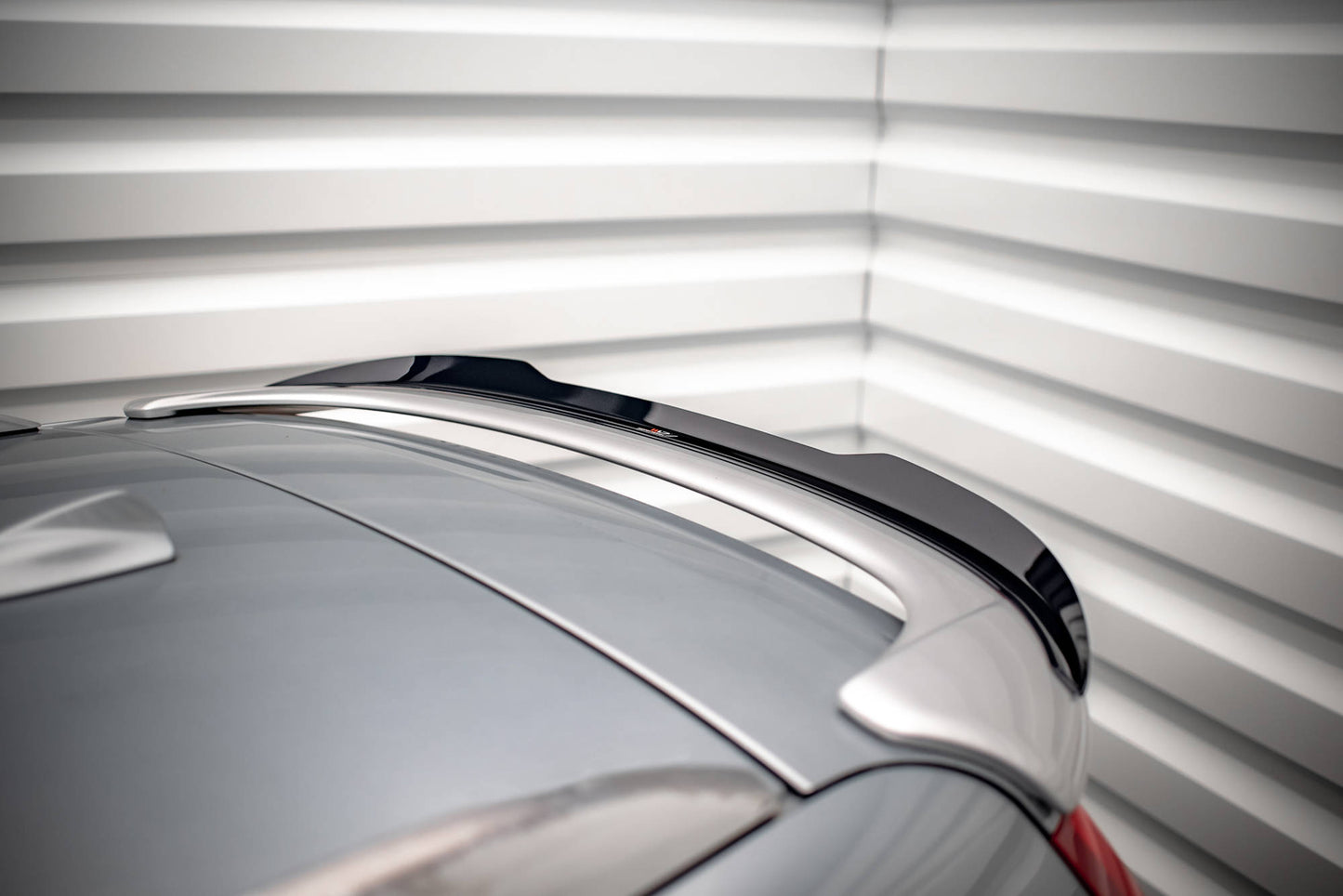 Spoiler CAP V.2 für Volvo V70 Mk3 schwarz Hochglanz
