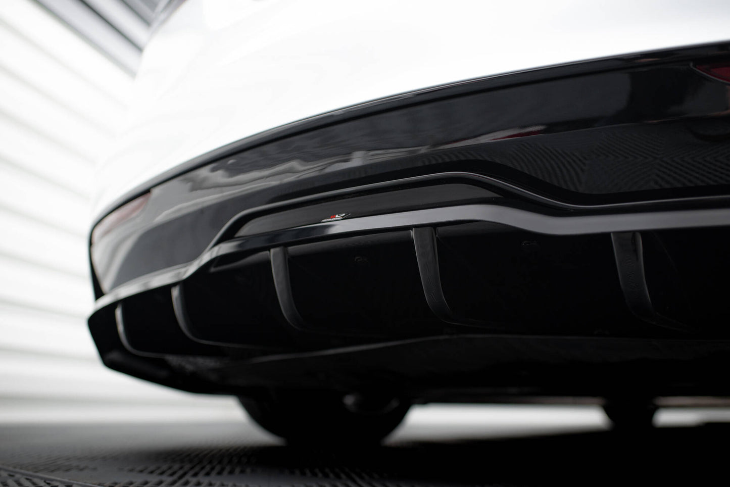 Mittlerer Cup Diffusor DTM Look Heck Ansatz für V.1 Tesla Model S Plaid Mk1 Facelift schwarz Hochglanz
