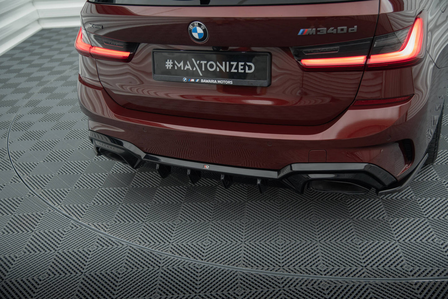 Diffusor Heck Ansatz für BMW M340i G20 / G21 (Passend für Fahrzeuge mit Anhängerkupplung) schwarz Hochglanz