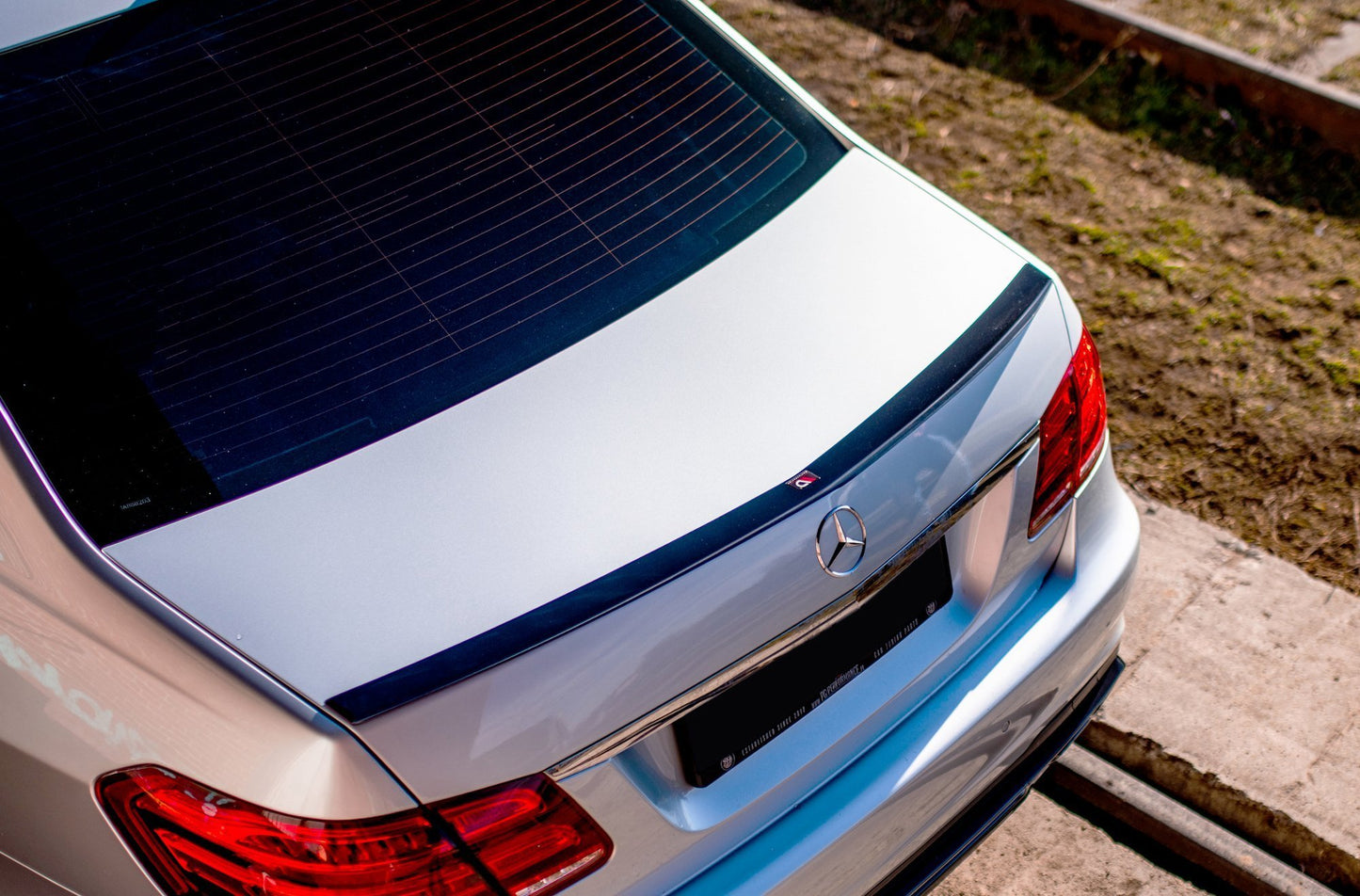 Spoiler CAP für Mercedes-Benz E63 AMG / AMG-Line / Standard Limousine W212 Facelift schwarz Hochglanz