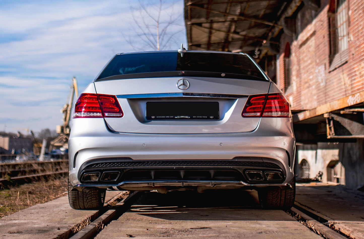 Spoiler CAP für Mercedes-Benz E63 AMG / AMG-Line / Standard Limousine W212 Facelift schwarz Hochglanz