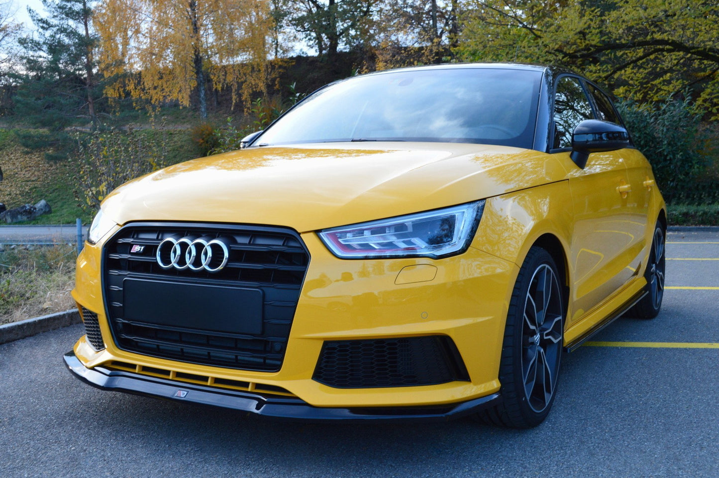 Front Ansatz für Audi S1 8X schwarz Hochglanz
