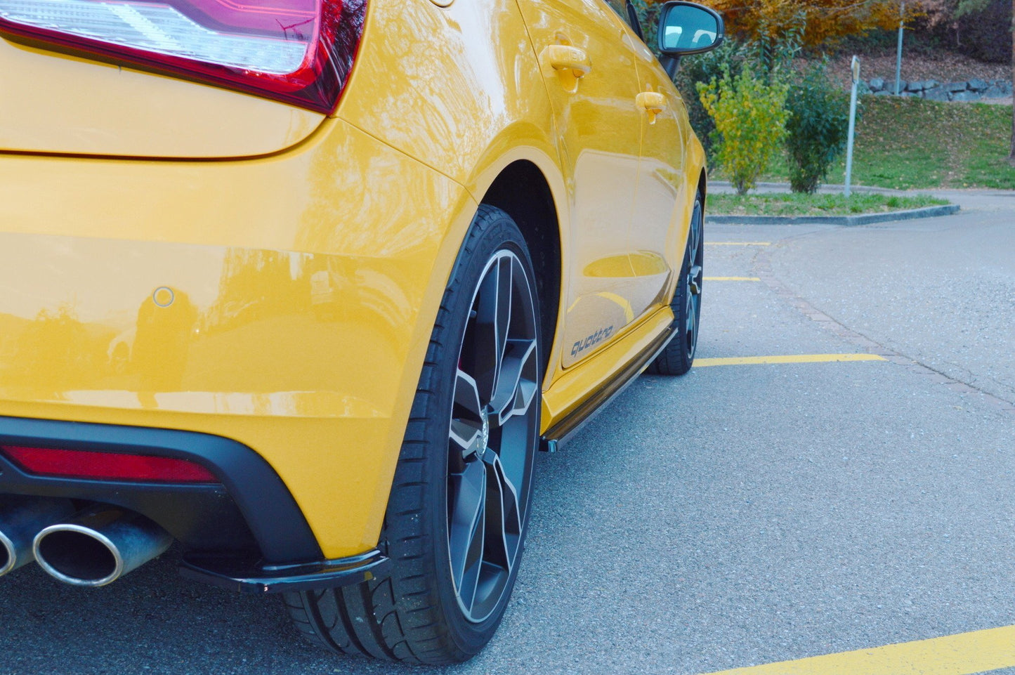 Heck Ansatz Flaps Diffusor für Audi S1 8X schwarz Hochglanz