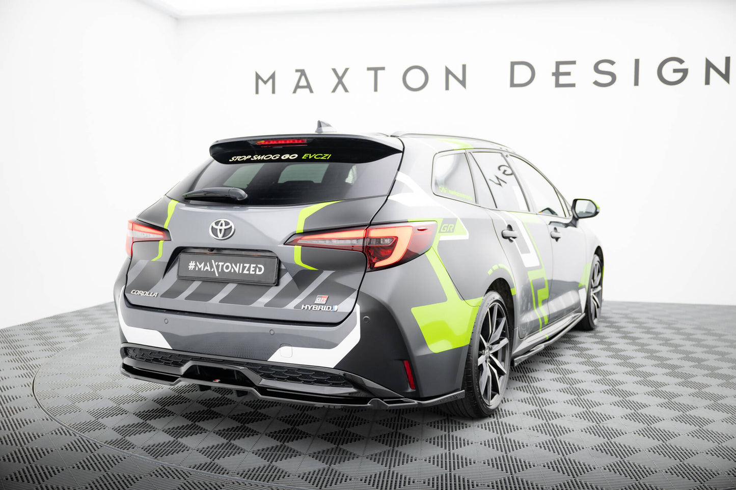 Mittlerer Cup Diffusor DTM Look Heck Ansatz für Toyota Corolla GR Sport Touring Sports XII schwarz Hochglanz