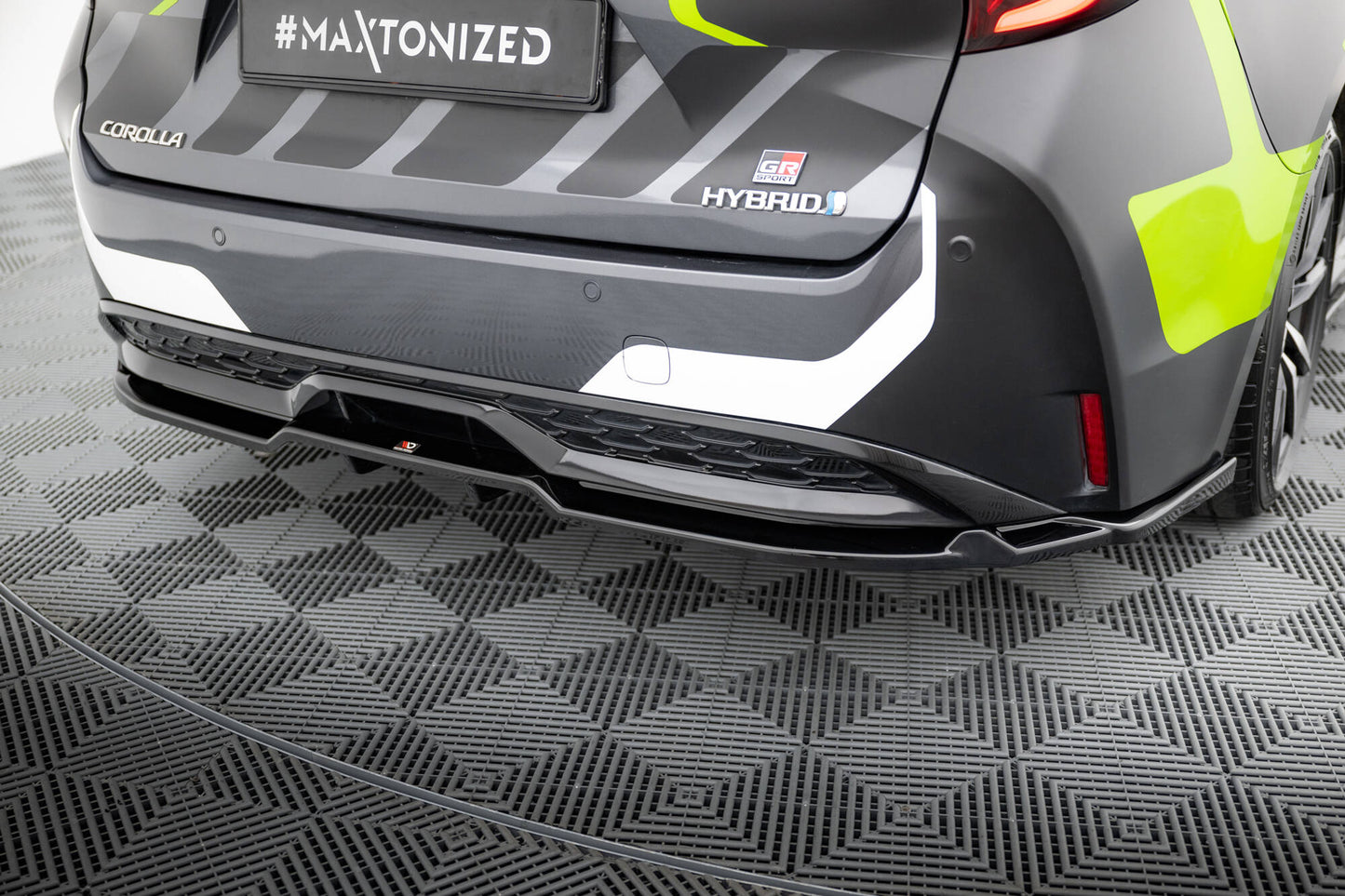 Mittlerer Cup Diffusor DTM Look Heck Ansatz für Toyota Corolla GR Sport Touring Sports XII schwarz Hochglanz