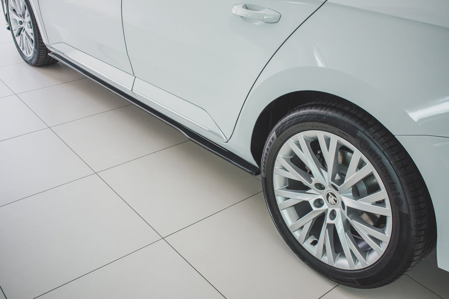 Seitenschweller Ansatz für Skoda Superb Liftback / Combi Mk3 Facelift schwarz Hochglanz