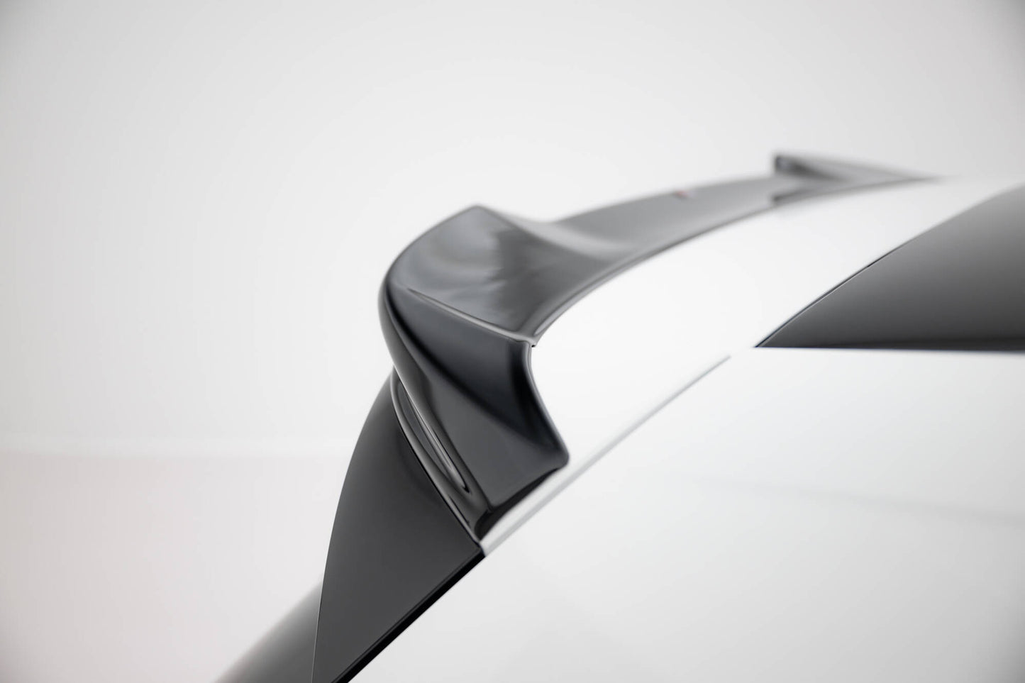 Spoiler CAP 3D für VW Golf GTI / GTE / GTD / R-Line / R Mk8 schwarz Hochglanz