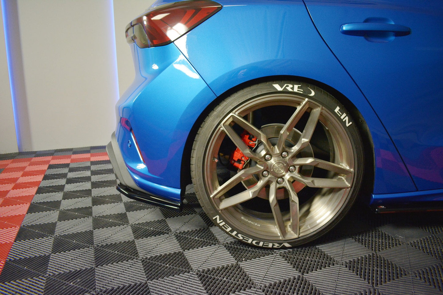Heck Ansatz Flaps Diffusor V.2 für (Für heckansatz v.1) Ford Focus Hatchabck ST-Line schwarz Hochglanz
