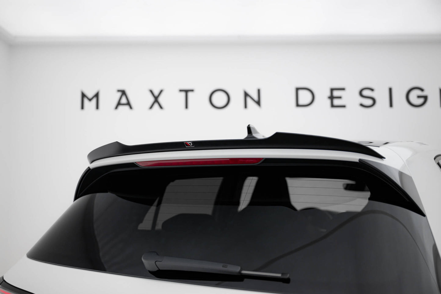 Spoiler CAP V.1 für VW Golf GTI / GTE / GTD / R-Line / R Mk8 schwarz Hochglanz